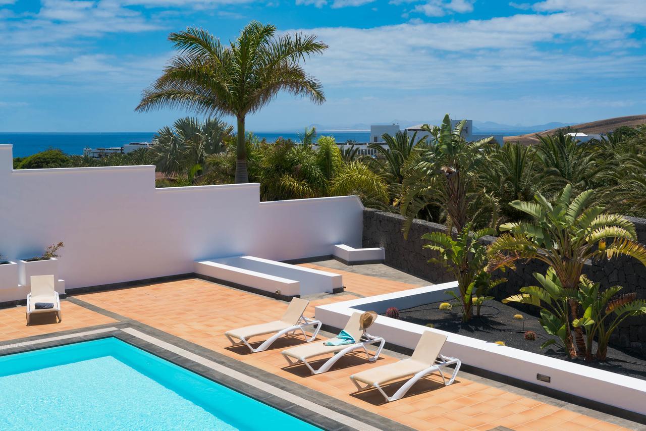Villa Dedalos - A Luxury Large Villa With A Heated Pool In Пуэрто-Калеро Экстерьер фото