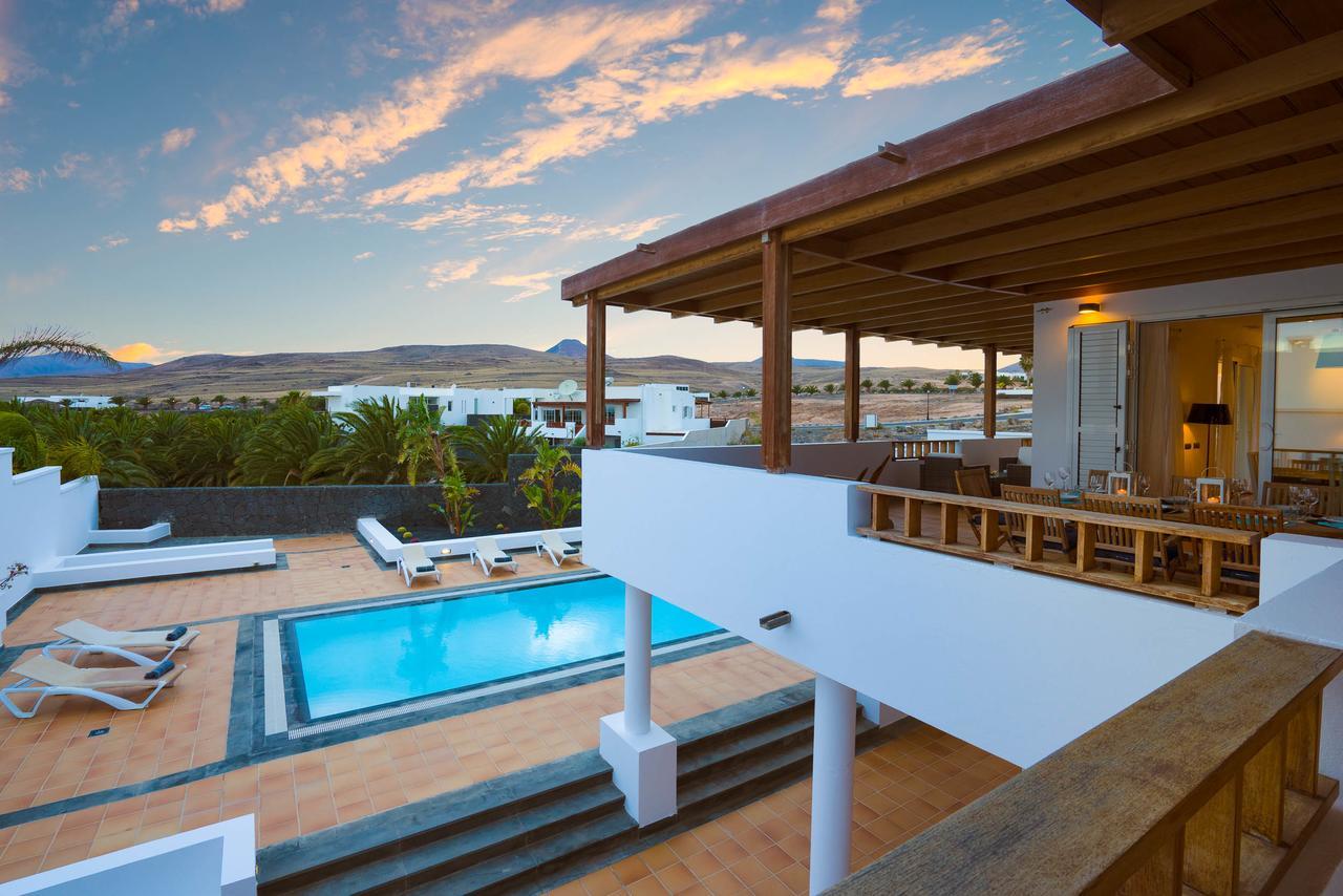 Villa Dedalos - A Luxury Large Villa With A Heated Pool In Пуэрто-Калеро Экстерьер фото